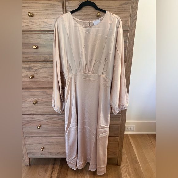 Sugarlips Chateau Satin Champagne Dolman Sleeve Midi Dress - Picture 9 of 9